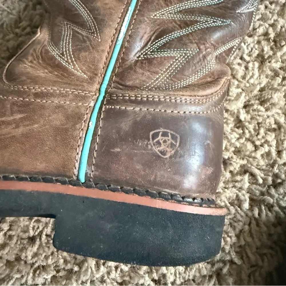 ARIAT Girls Brown Leather Cowboy boots. Size Kids size 3